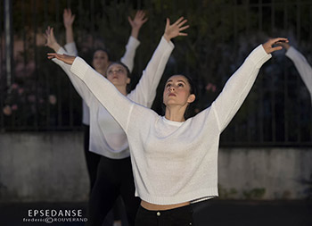 Grand comme des bras ouverts